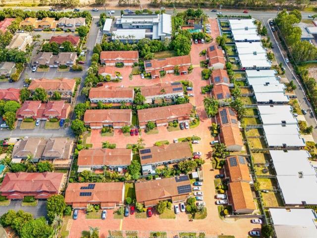 Air conditioned & Renovated 3 Bedrooms Townhouse
