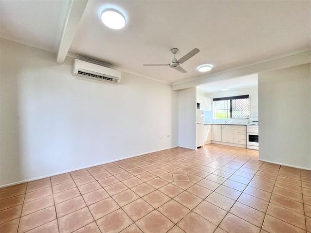 Air Conditioned Townhouse in Quiet Complex with White Goods
