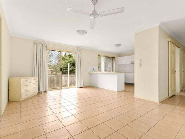 Air Conditioning, Ceiling Fans and Fully Fenced Family Home