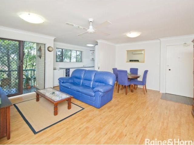 AIR CONDITIONING & PRIVATE BALCONY