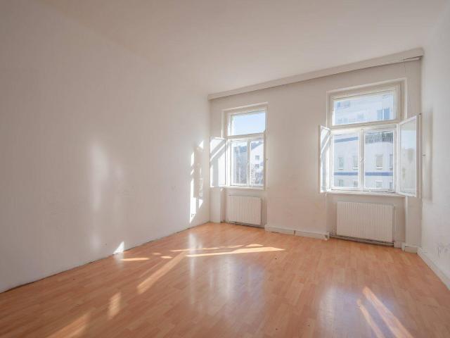 Airbnb+ sanierungsbedürftige 2 Zimmer Wohnung in sehr guter Lage