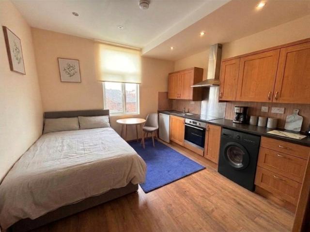 Airbnb Style Studio, Bills Included – Princess Rd