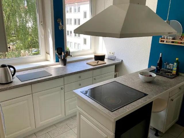 Airbnb Superhost flat near Mainstation, Hannover Amsterdam Apartments for Rent