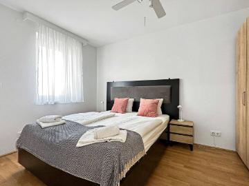 Vollmöblierte 2 Zimmer Wohnung im 6. Liftstock mit Balkon | 1100 Wien