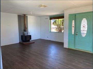 AIRCON, LARGE UNDERCOVER PATIO, RENOVATED KITCHEN, 3 GENEROUS BEDROOMS