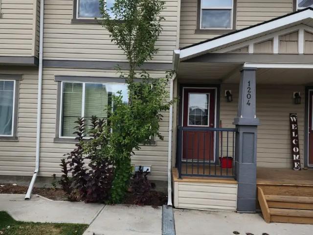Airdrie 3 Bedroom/2.5 Bath Townhouse