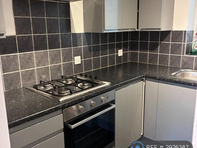 Airedale Wharf, Rodley, Leeds, LS13 2 bed flat to rent £800 pcm £185 pw