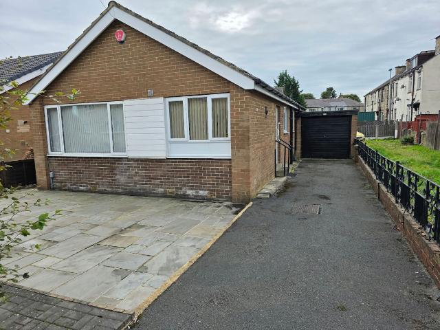 Airedale Street, Bradford BD2, 3 bed detached house to rent, £1,200 pcm | PrimeLocation