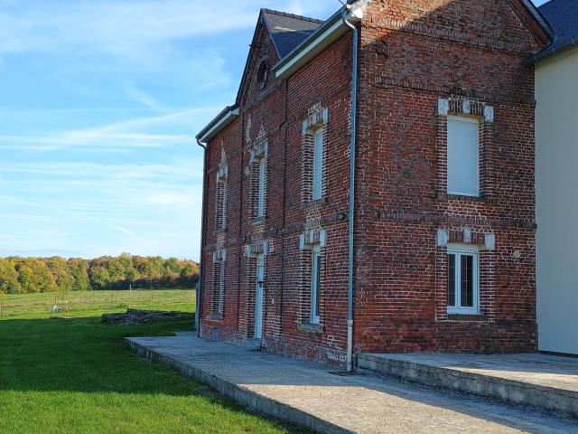 AISNE VERVINS CORPS DE FERME sur plus de 5500 m2 de terrain