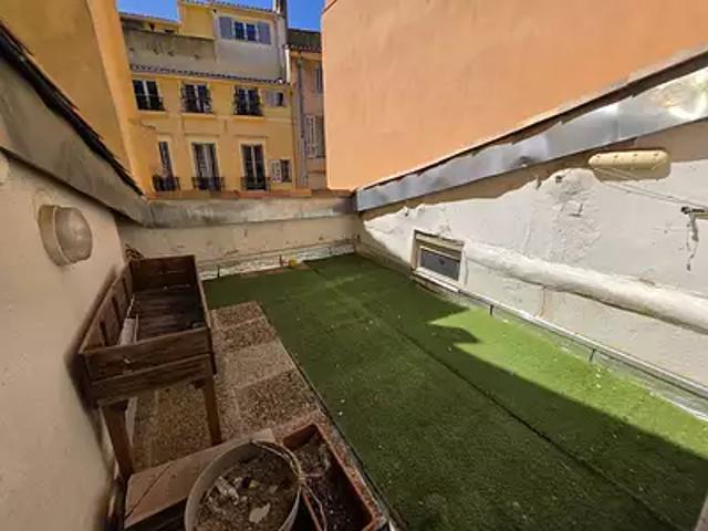 Aix en Provence 13100 Location appartement 2 pièces t2 au dernier étage terrasse