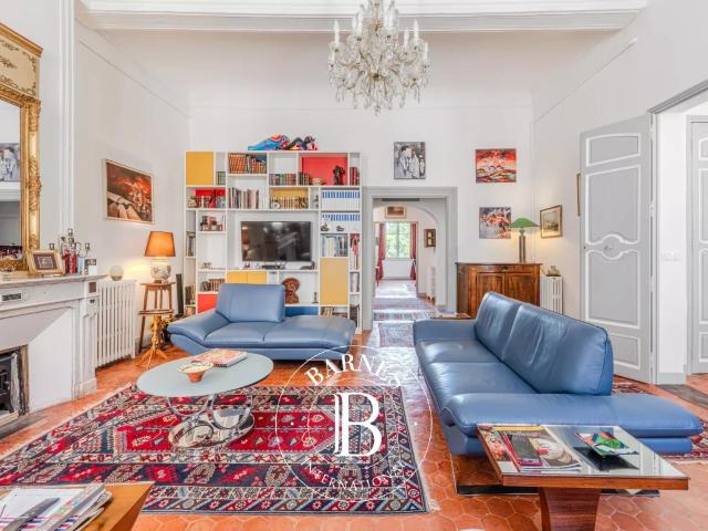 Aix En Provence Centre Ville Hotel Particulier Avec Asce. 153m² Aix en Provence