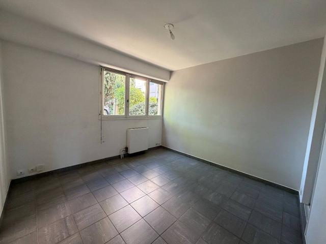 A LOUER AIX EN PROVENCE T2 NON MEUBLE DANS RESIDENCE AVEC P