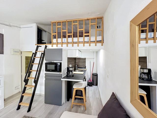 AIX EN PROVENCE A LOUER STUDIO MEZZANINE MEUBLE