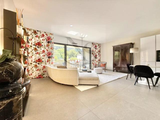 AIX EN PROVENCE / APPARTEMENT AVEC TERRASSE ET GARAGE RÉSIDENCE DE STANDING