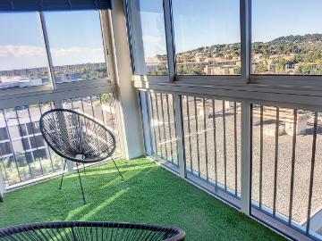 Aix en Provence Appartement T3 rénové et meublé à neuf Centre ville à pieds