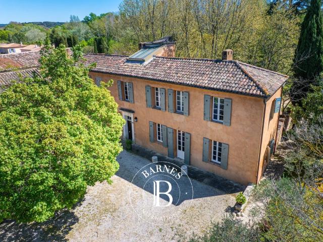 Aix En Provence – Bastide, Corps De Ferme Et Annexes 800 M. 434m² Aix en Provence
