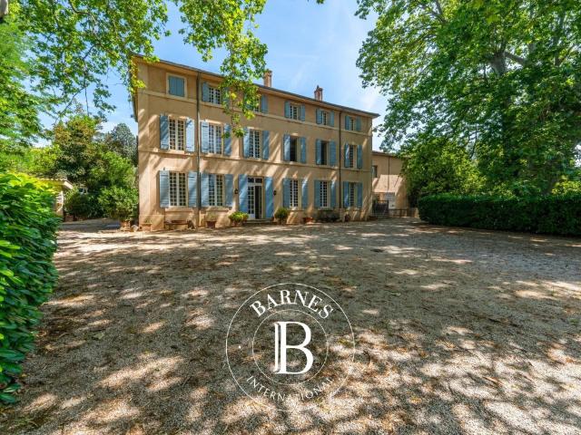 Aix En Provence – Bastide du XVIIIe siècle, plusieurs annexe. 720m² Aix en Provence