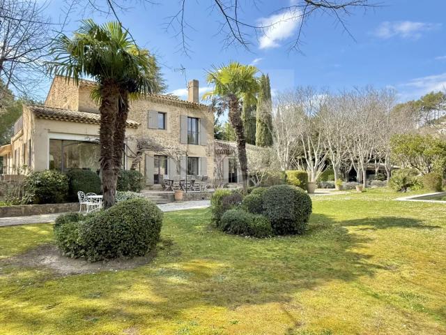 AIX EN PROVENCE / BASTIDE EN PIERRE XVIIIe SIÈCLE PROCHE CENTRE VILLE