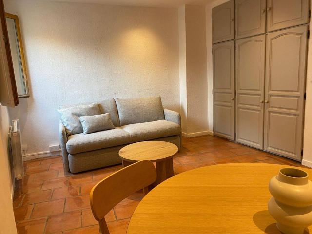 Aix en Provence hypercentre – Studio meublé 23,51 m² entièrement rénové – calme sur cour