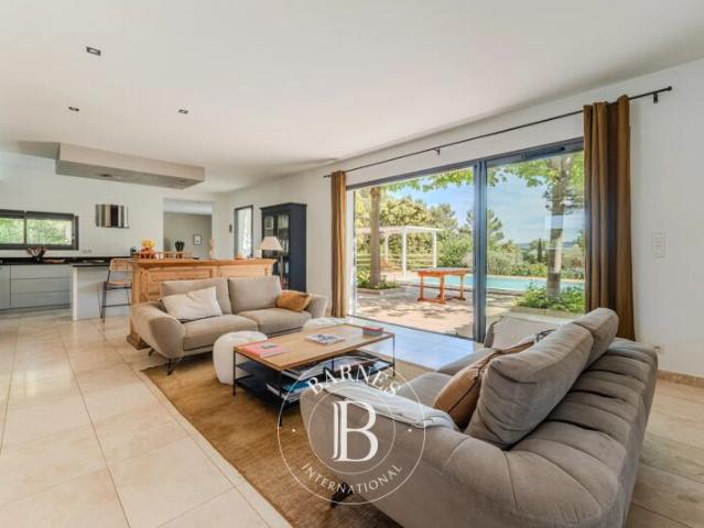 Aix en Provence, Maison 4 Chambres 214 m² en location