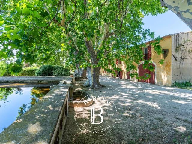 Aix En Provence Mas Ancien 290 M² Terrain 3 Hectares An. 304m² Aix en Provence