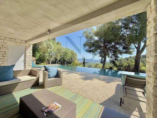 AIX EN PROVENCE / VILLA CONTEMPORAINE DE STANDING ATYPIQUE AUX PORTES DU CENTRE VILLE