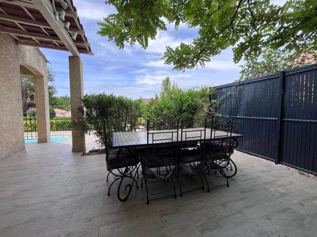 Aix Ouest, Maison familiale de type 4 avec piscine, garage, dans résidence sécurisée