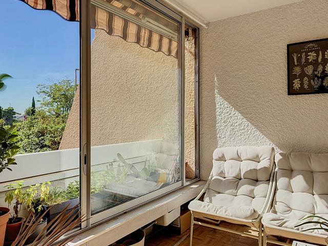 AIX OUEST T2 MEUBLE COCOONING REFAIT À NEUF AVEC LOGGIA