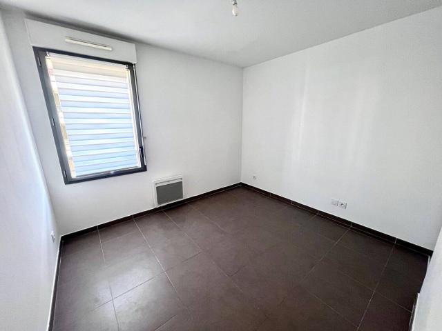 AIX LA DURANNE APPARTEMENT T3 PISCINE ET PARKING