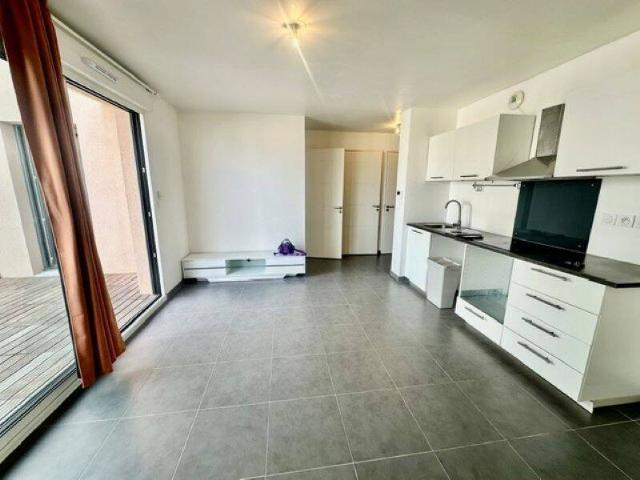 AIX LA DURANNE APPARTEMENT T2 MEUBLE TERRASSE ET GARAGE