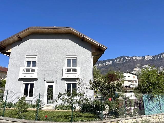 Aix Les Bains secteur sud maison 10 pièces sur terrain arboré