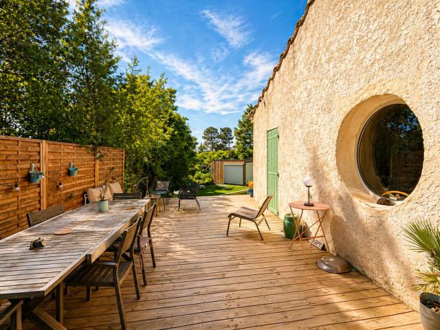 Aix Les Platanes, Maison de 5 chambres de 155m2 avec piscine, studio en bois et garage 76m2 d'annexes au coeur