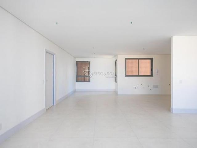 Ao lado do Clube Curitibano apartamento assinado p