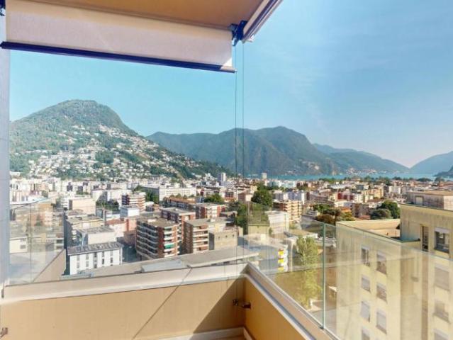 Al 6° piano con vista aperta e doppi balconi
