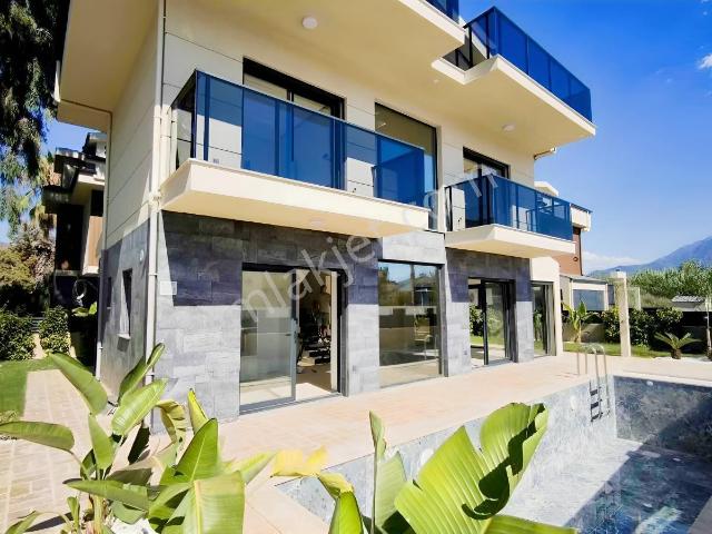 Çalış'ta Lüx Havuzlu 4+1 Satılık Müstakil Villa