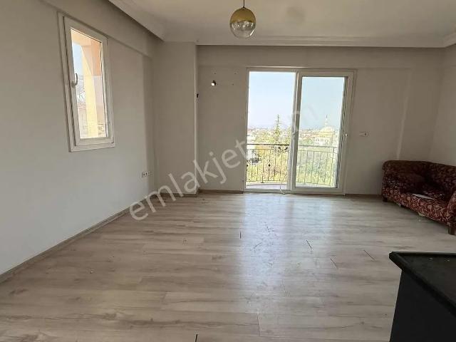 Çalıca'da Deniz Manzaralı 2+1 | 2 Balkon | 2 Wc
