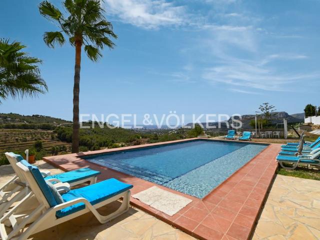Al entrar en la finca, el carácter único de esta casa de cam. 460m² Benissa