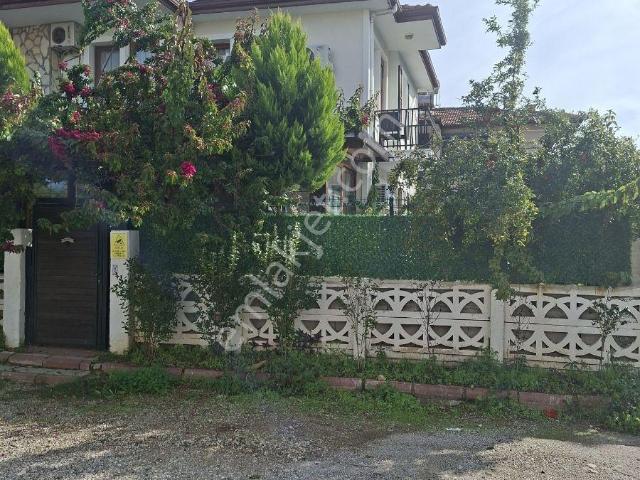Çalış Foça'da Bitişik Nizam Satılık