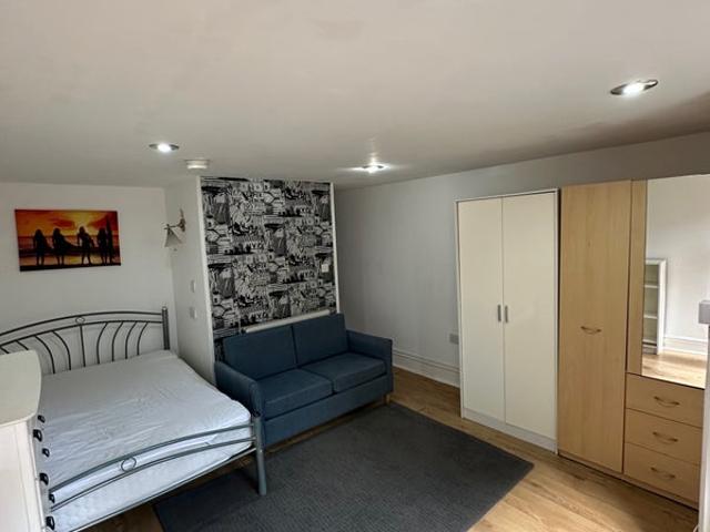Al Inclusive Studio Basement flat, Nr City Centr