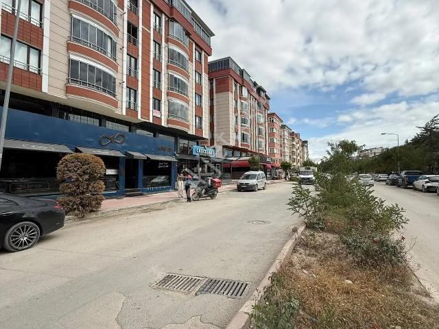 Çalışkan Emlak'tan Kiralık Kafeler Caddesi Üzeri 4+1 Daire
