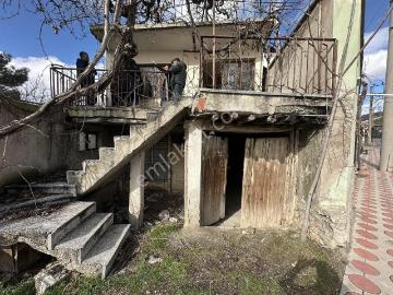 Çal Süller'de Cadde Üzeri 280m2 Arsa İçinde Müstakil Ev !