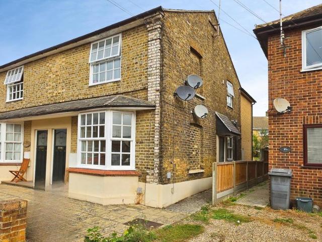 Alma Drive, Chelmsford, Essex CM1 1 bed maisonette to rent £1,100 pcm £254 pw