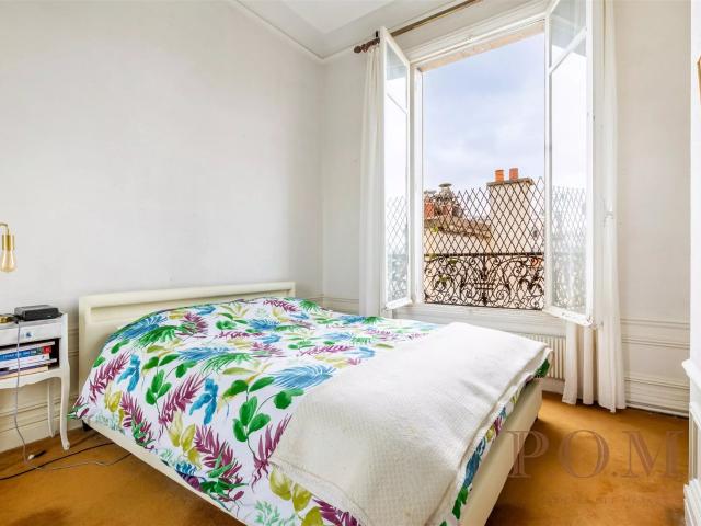 Alma Parfait pied à terre à rénover 70m² Paris 8ème