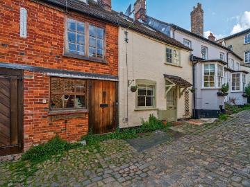 Alma Place, High Street, Marlborough SN8, 3 bed cottage to rent, £1,350 pcm | PrimeLocation
