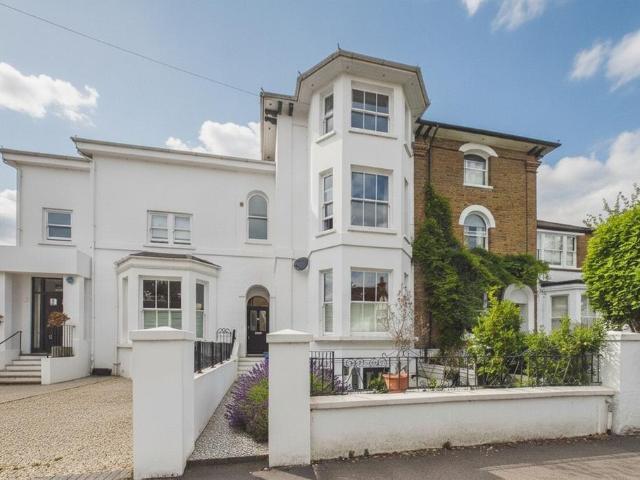 Alma Road, Windsor, Berkshire, SL4 4 bed house to rent £4,500 pcm £1,038 pw