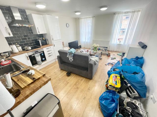 Alma Street, Luton LU1, 2 bed flat to rent, £1,325 pcm | PrimeLocation