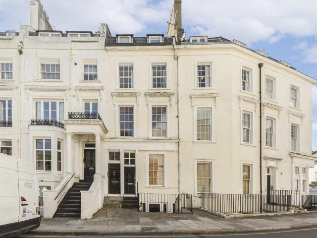 Alma Square, London NW8 2 bed flat to rent £2,578 pcm £595 pw