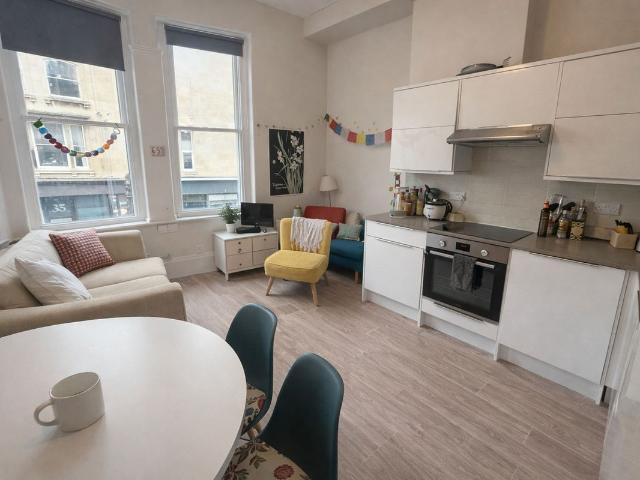 Alma Vale Road, Bristol BS8, 3 bed flat to rent, £3,000 pcm | PrimeLocation