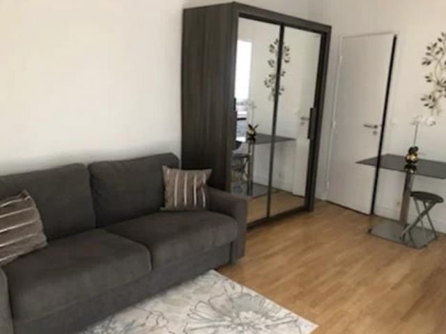 ALMA/GROS CAILLOU STUDIO MUBLEE BALCON 75007