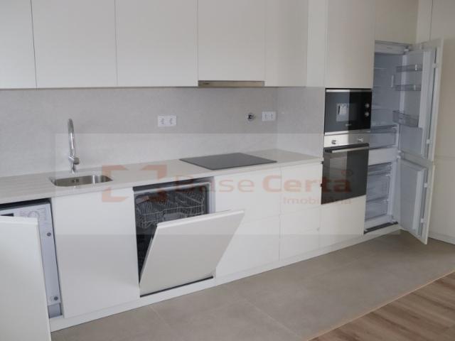ALMADA / COVA DA PIEDADE: Apartamento T3 c/ 2 estacionamentos